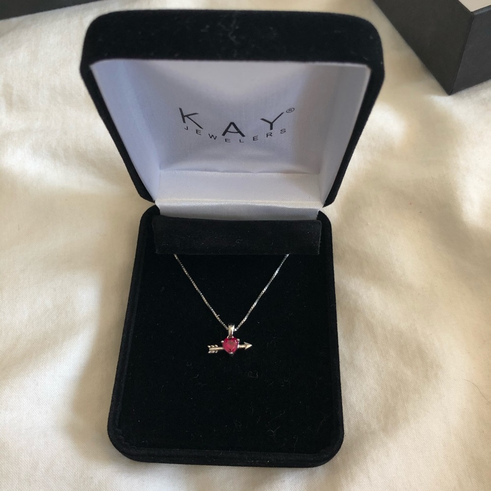 KAY JEWELERS HEART WITH ARROW NECKLACE